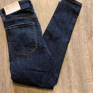 NWT Women's American Eagle High Rise Jeans (Size 2 EXTRA short)